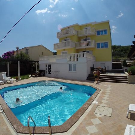 Apartments Romana สลาทิเน ภายนอก รูปภาพ