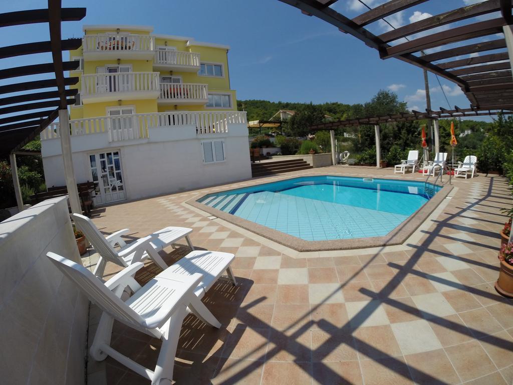 Apartments Romana สลาทิเน ห้อง รูปภาพ