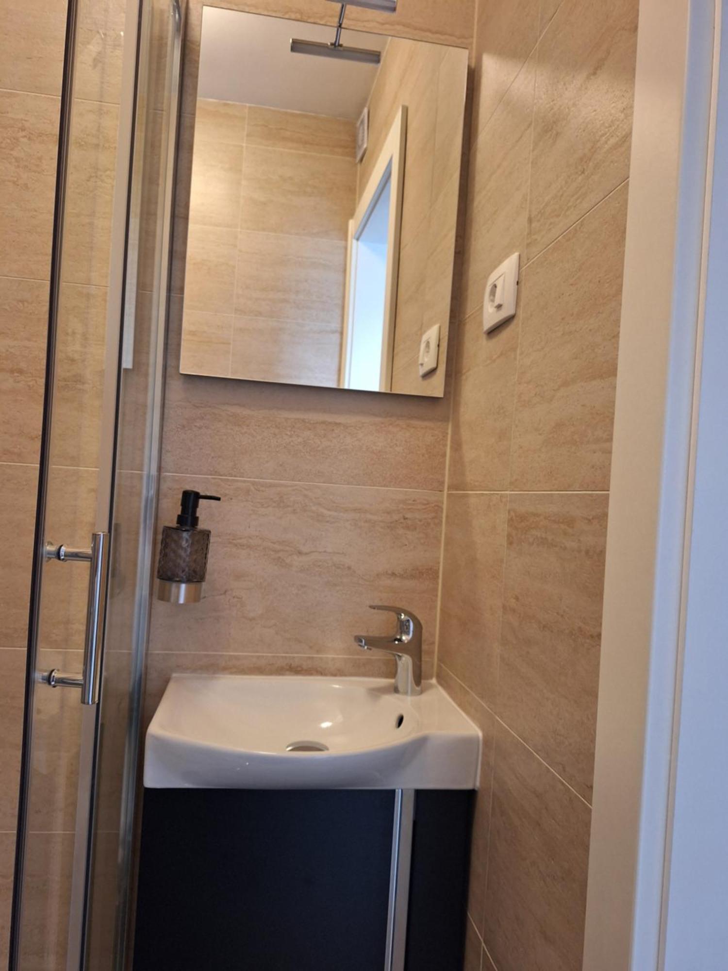 Apartments Romana สลาทิเน ภายนอก รูปภาพ