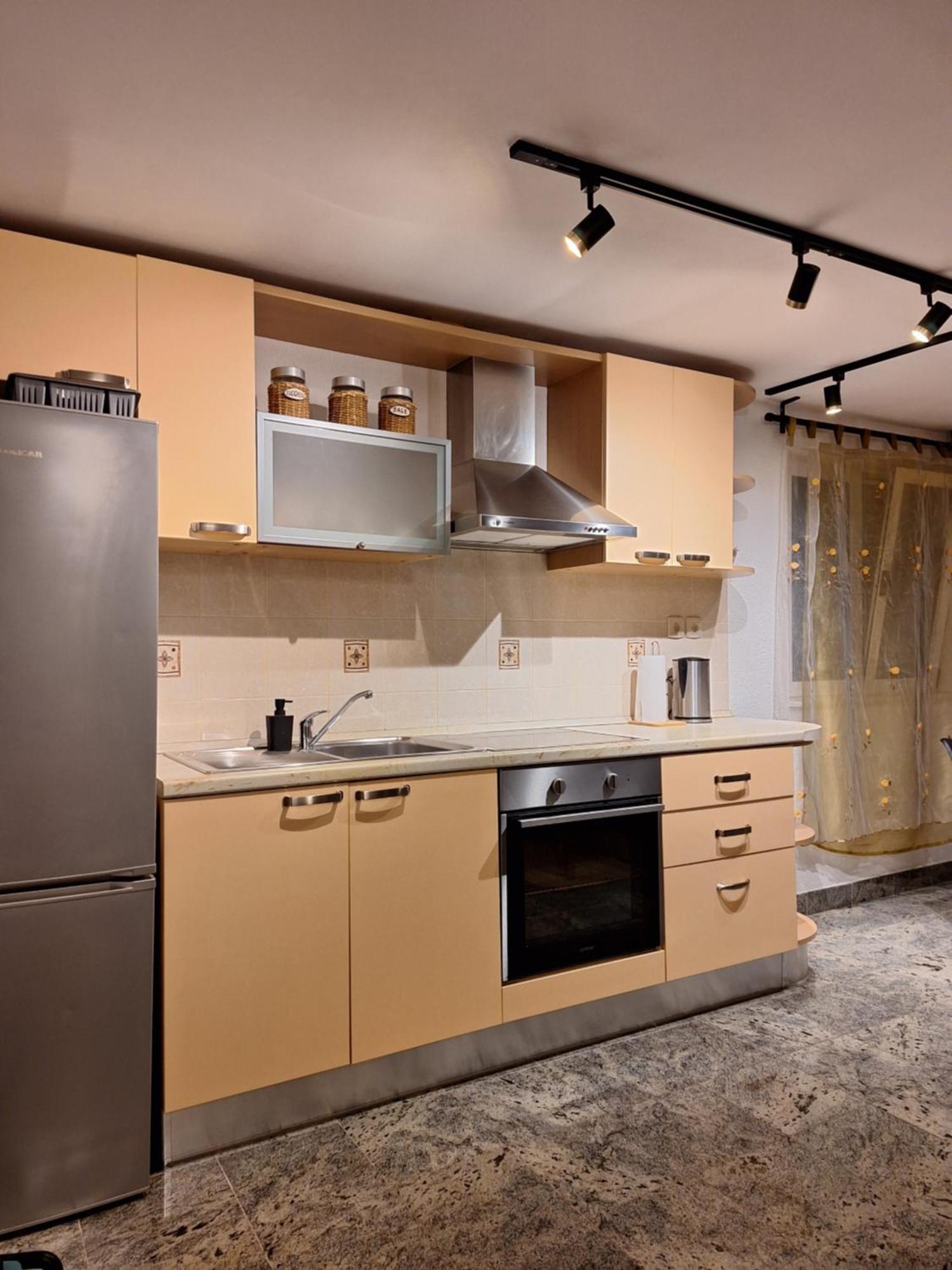 Apartments Romana สลาทิเน ภายนอก รูปภาพ