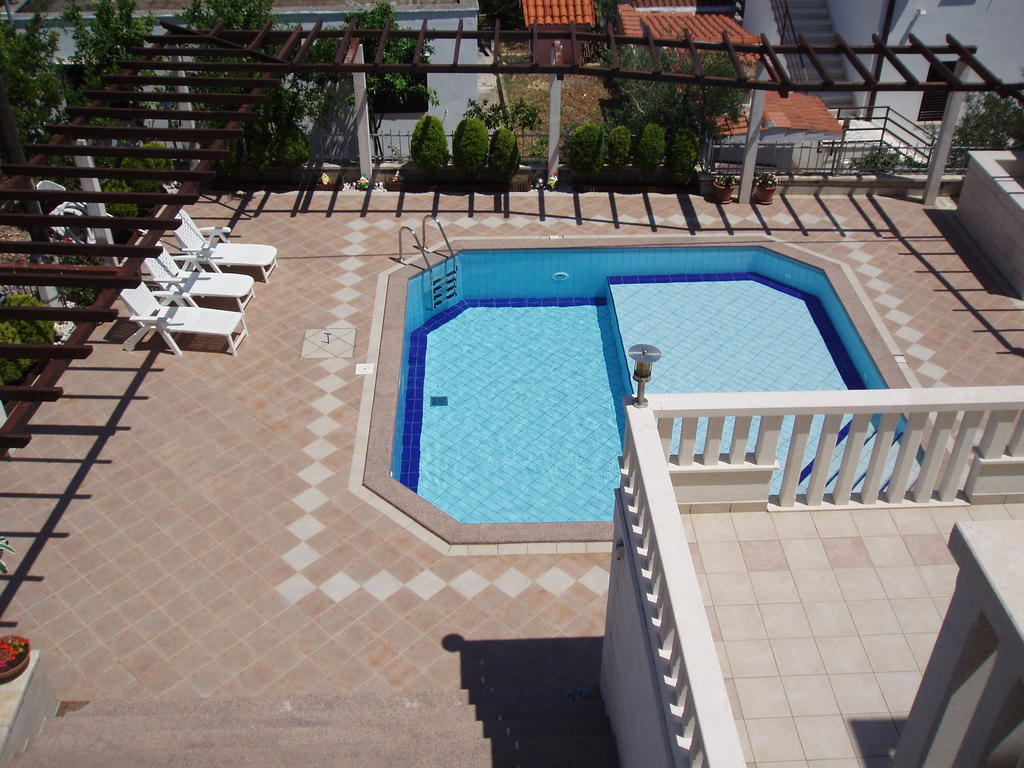 Apartments Romana สลาทิเน ห้อง รูปภาพ