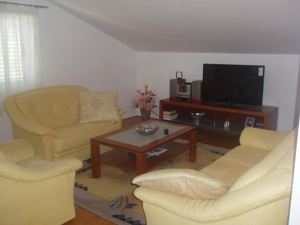 Apartments Romana สลาทิเน ภายนอก รูปภาพ