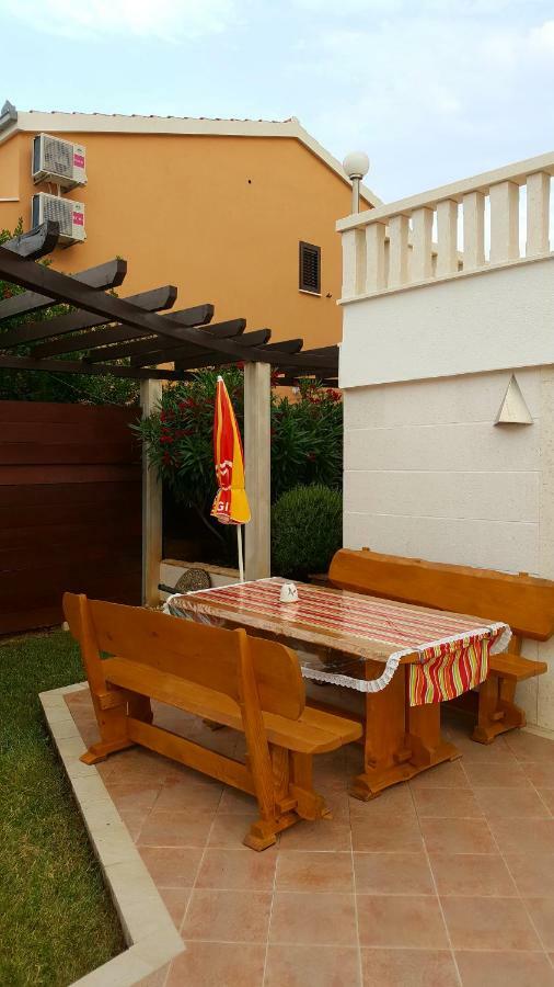 Apartments Romana สลาทิเน ภายนอก รูปภาพ
