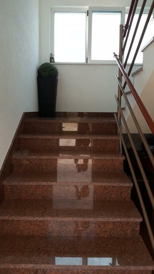 Apartments Romana สลาทิเน ภายนอก รูปภาพ