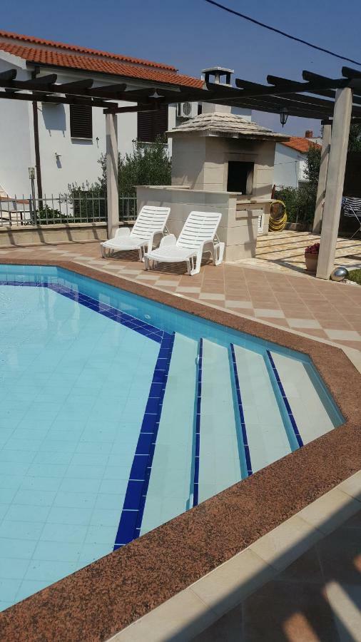 Apartments Romana สลาทิเน ภายนอก รูปภาพ